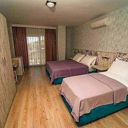 Twins Hotel 3*